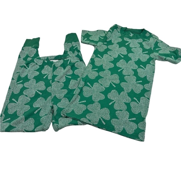 Carter’s Adult PJ Set St Patricks Day, 3 Leaf Clovers Shortsleeved Jogger Hem - Picture 1 of 8